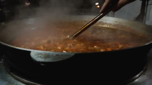 在锅里煮汤 — 图库视频影像