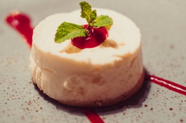 Kek. Hassas kek. Kek. Hassas kek