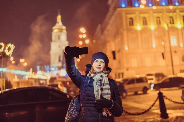 Une Fille Prend Selfie Sur Fond Place Sophia Ukraine Kiev — Photo
