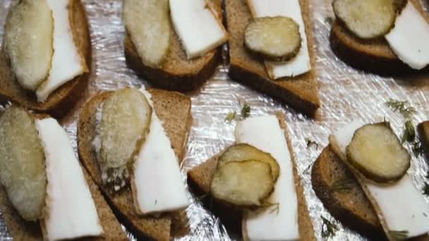 Sandwich with bacon and pickled cucumber — Stock Footage Sandwich Bacon Pickled Cucumber Stock Footage
