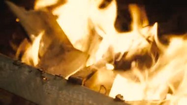 Yangın. Bir ateş--dan ateş