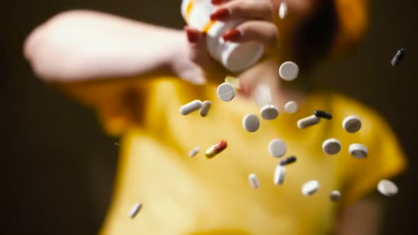 Gyógyszer Lány Úgy Dönt Hogy Orvosi Tabletták Videóinak Kép — Stock videók
