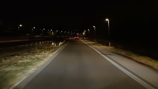 Pista Nocturna Coche Por Camino Nocturno — Vídeo de stock