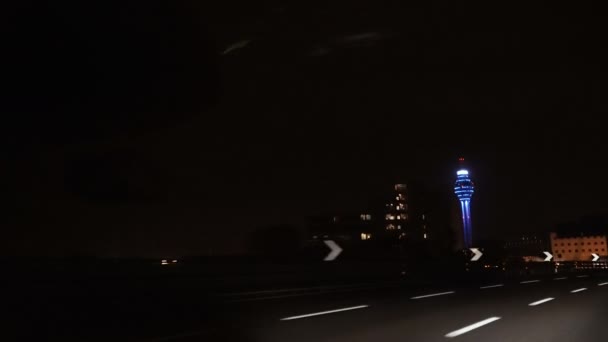 Une Piste Nocturne Voiture Sur Route Nuit — Video