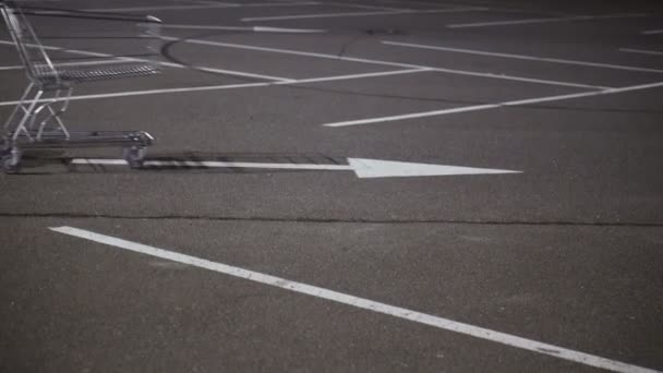 Koszyka Stoi Parkingu Samochodu — Wideo stockowe
