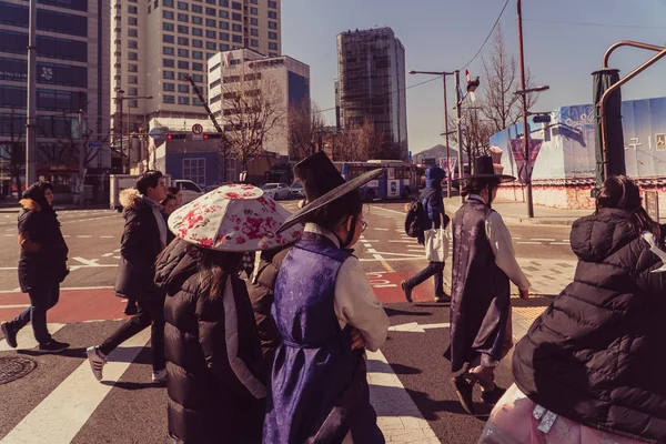 SEÚL COREA DEL SUR - 26 de enero de 2019. Ciudad de Seúl con lugareños —  Fotos de Stock