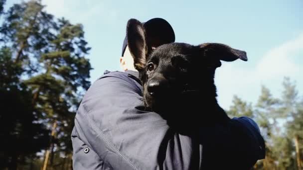 妈妈和小狗 牧羊犬养殖狗 — 图库视频影像