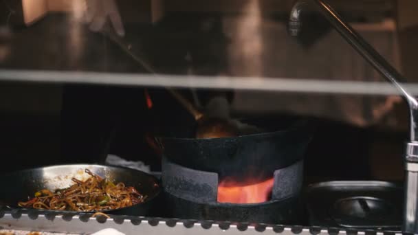 Piatto Cucinando Una Pentola Fiamme Piatto Italiano — Video Stock