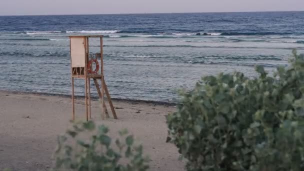 Wieża Ratunkowa Wieża Ratownicza Stoi Plaży — Wideo stockowe