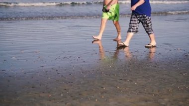 Beach. Geçen dinlenme ile kum denizi