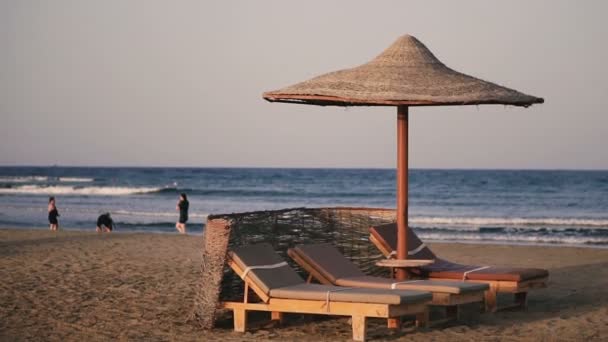 Spiaggia Mare Sabbia Con Riposo Passeggero — Video Stock