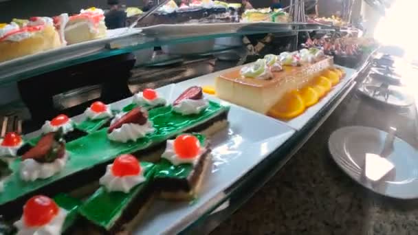 Sobremesa Buffet Com Vários Doces — Vídeo de Stock