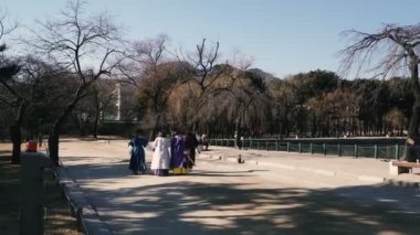 Seul Güney Kore - 26 Ocak 2019. Seul tarihi müzeleri. Şık Koreliler müzeyi ziyaret