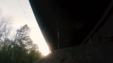 Tren. Trenle trenle.