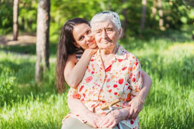 Büyükanne ve torun. Büyükannem ve torunum...