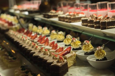 Tatlı. Çeşitli tatlılar ile büfe