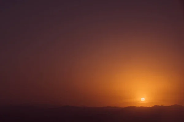 Η αυγή του ήλιου στην Ερυθρά θάλασσα — Φωτογραφία Αρχείου