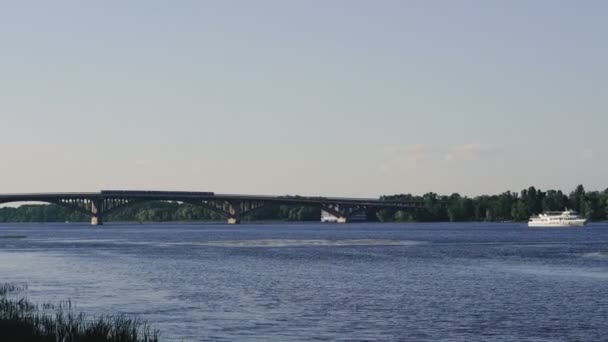 Річки Річка Водним Транспортом Дніпра Україна Київ — стокове відео