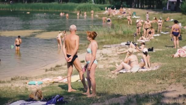 Kyiv Ukraine June 2019 People Swimming Lakes Abnormal Heat — Stock Video
