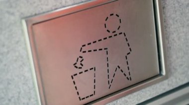 Çöp. El çöpü çöpe atar.