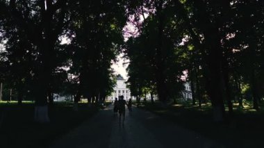 Yolculuk. Saray ve park topluluğu. Kachanovka mı? Ukrayna
