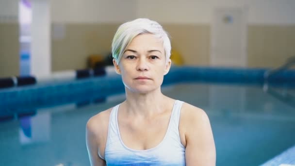 Басейн Портрет Жінки Тренера Плавання Майстра Вацу — стокове відео