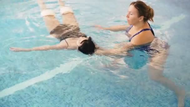 Watsu Direction Médecine Alternative Forme Thérapie Dans Eau Chaude Maître — Video