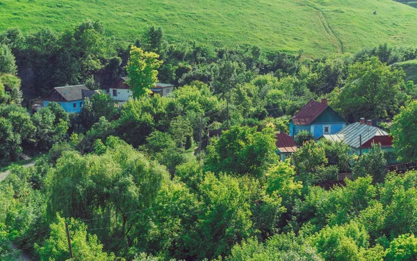 Építészet és természet. Ukrán falu. Ukrajna. — Stock Fotó