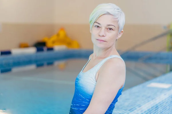 Pool. Portrait of a swimming coach woman and a watsu master — Stock Photo, Image