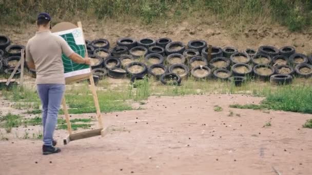 Shooting Gallery Een Man Stelt Doelen Voor Tactische Schieten — Stockvideo