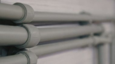 Özel bir evde ısıtma sistemi ve sıcak su