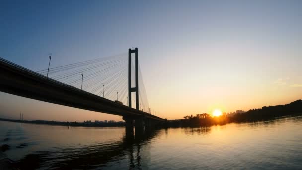 Brug Silhouet Van Een Brug Achtergrond Van Een Zonsondergang — Stockvideo