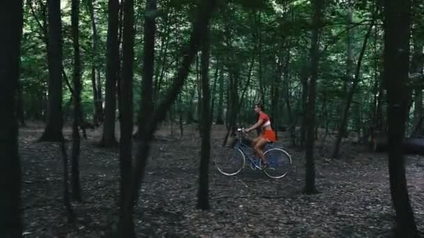 Bicicletta Donna Una Donna Piedi Con Una Bici Femminile Nella — Video Stock