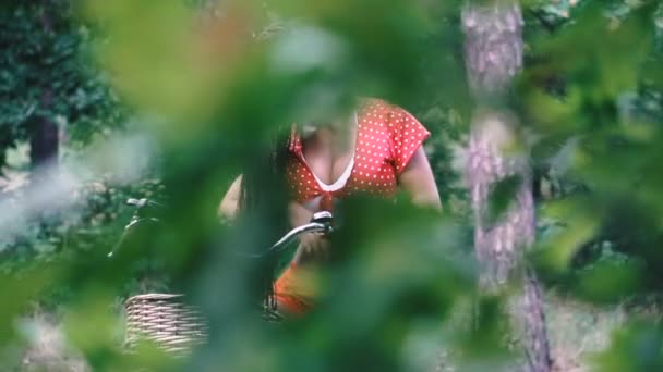 Dreadlocks Het Meisje Heeft Dreadlocks Vliegen Haar Meisje Met Een — Stockvideo