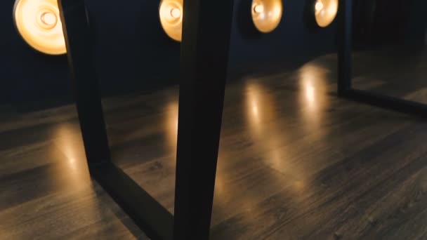 オフィステーブル 木製のオフィスデスク — ストック動画