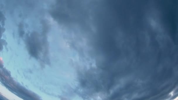 Die Wolken Dunkle Wolken Ziehen Durch Den Himmel — Stockvideo