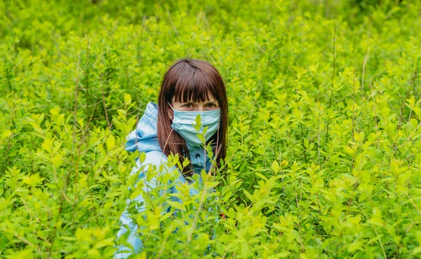 Medisch Masker Vrouw Met Een Medisch Masker — Stockfoto