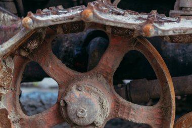 Traktördeki tırtıl. Yakın plan..