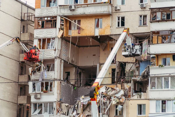 Kyiv Ukraine 2020 Június Egy Lakóépület Felrobbanása Mentők Embereket Keresnek — Stock Fotó