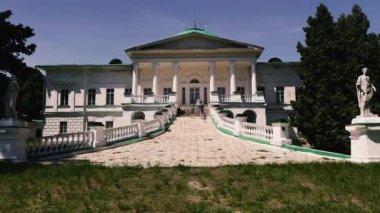 Saray. Galaganlar Sarayı. Turistik bir yer. Ukrayna. Chernihiv bölgesi.