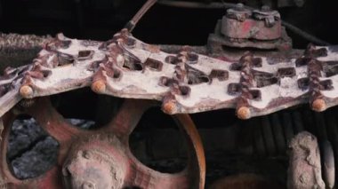 Traktördeki tırtıl. Yakın plan..