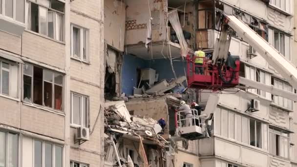 Kyiv Ukraine 2020 Június Egy Lakóépület Felrobbanása Mentők Embereket Keresnek — Stock videók