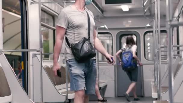 Kiev Ukraine June 2020 키예프 지하철의 작업은 코로나 바이러스가 유행하는 — 비디오