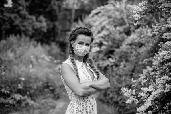 Medisch Masker Jonge Vrouw Met Medisch Masker — Stockfoto