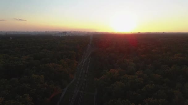 鉄道だ 夕日を背景にした鉄道 — ストック動画
