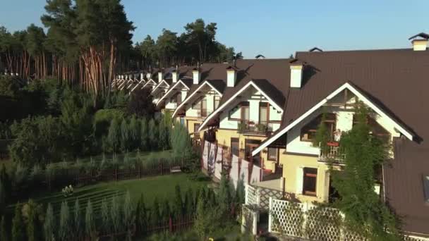 Cottage Une Femme Sur Loggia Maison Faisant Des Exercices Vue — Video