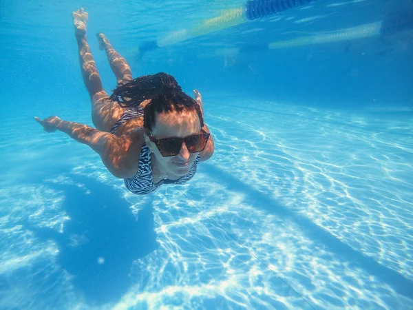 Piscina Mujer Traje Baño Nada Piscina — Foto de Stock