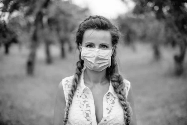 Medical Mask Young Woman Medical Mask — Stock Photo, Image