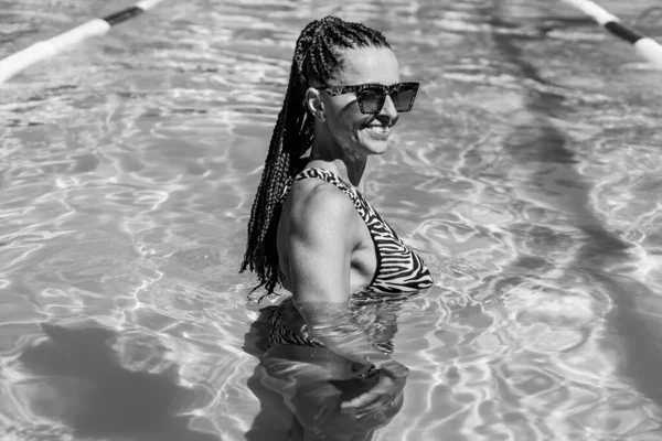 Piscina Mujer Deportiva Traje Baño Nada Piscina Retrato —  Fotos de Stock