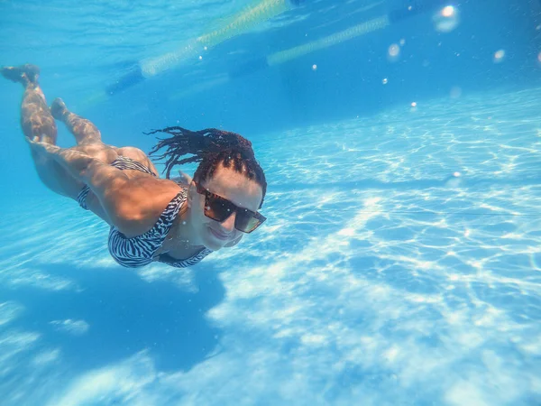 Piscina Piscina Mulher Fato Banho Nada Piscina — Fotografia de Stock